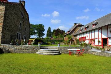 Location de vacances pour 6 personnes, avec jardin ainsi que vue et terrasse dans Grand Halleux