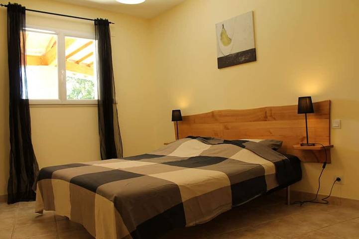 Location de vacances pour 8 personnes, avec jacuzzi ainsi que terrasse et jardin à Saint-Genest-de-Beauzon - 2