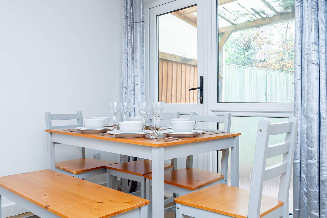 Modern 4Br House with Parking Near Heathrow in Horton (Berkshire), Berkshire
