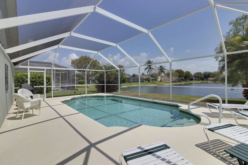 Ufer zu Hause w / private überdachten Pool und Terrasse - Golfplätze in der Nähe! in Iona, Southwest Florida