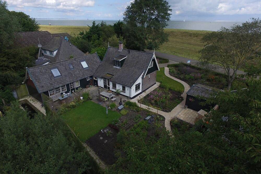 Historic cottage in scenic Dutch landscape at Ijsselmeer in Ijsselmeer