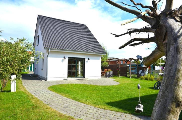 Ferienhaus für 4 Personen, mit Terrasse und Garten in Glowe