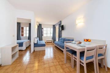 Ferienwohnung Am Strand für 5 Personen in Las Tres Velas, Calvià, Bild 1