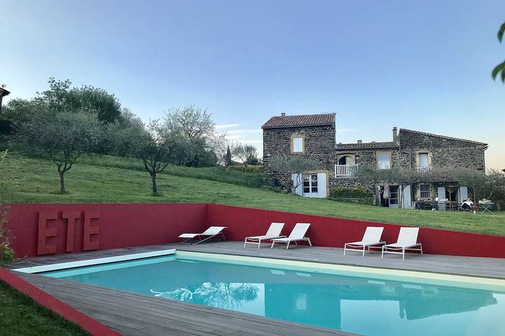 Location de vacances pour 11 personnes, avec Jacuzzi ainsi que Terrasse et Jardin à Saint-Lager-Bressac
