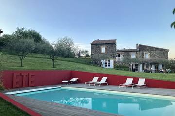 Gîte pour 11 personnes, avec jacuzzi et jardin à Saint-Lager-Bressac