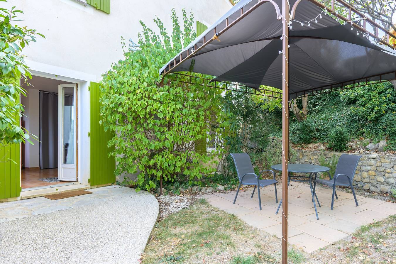Gîte de Maric: Among Olive Trees with Pool, Stunning Mountain Views in Aubres, Nyons region