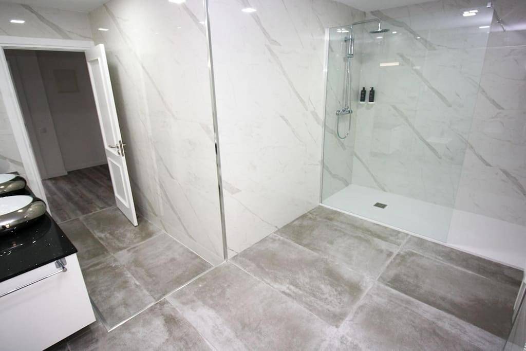 Six-Bedroom House in Nogueira do Cravo e Pindelo, Aveiro Distrikt