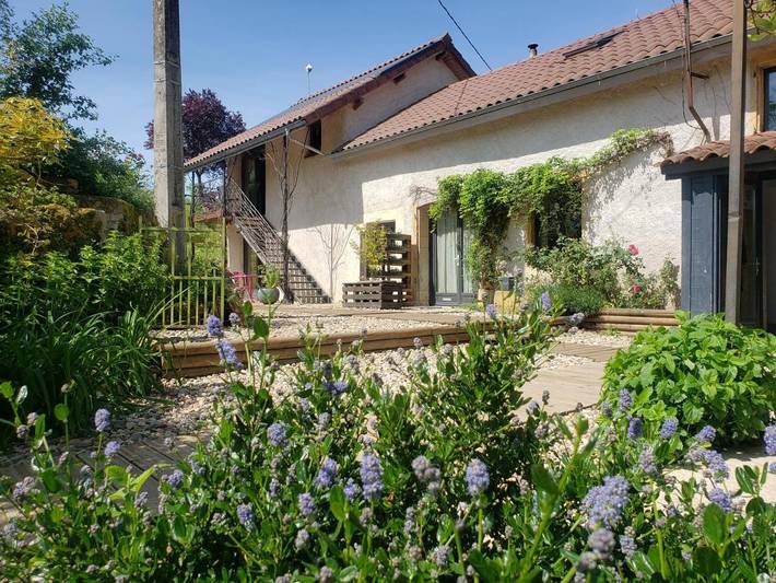 Chambre d’hôte pour 2 personnes, avec vue ainsi que jardin et piscine à Melay (Saône-et-Loire)