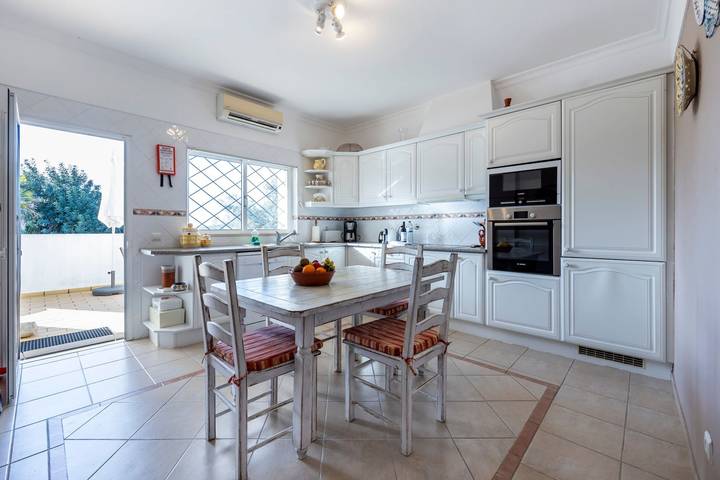 Location de vacances pour 6 personnes, avec jardin, adapté aux familles dans Boliqueime - 3