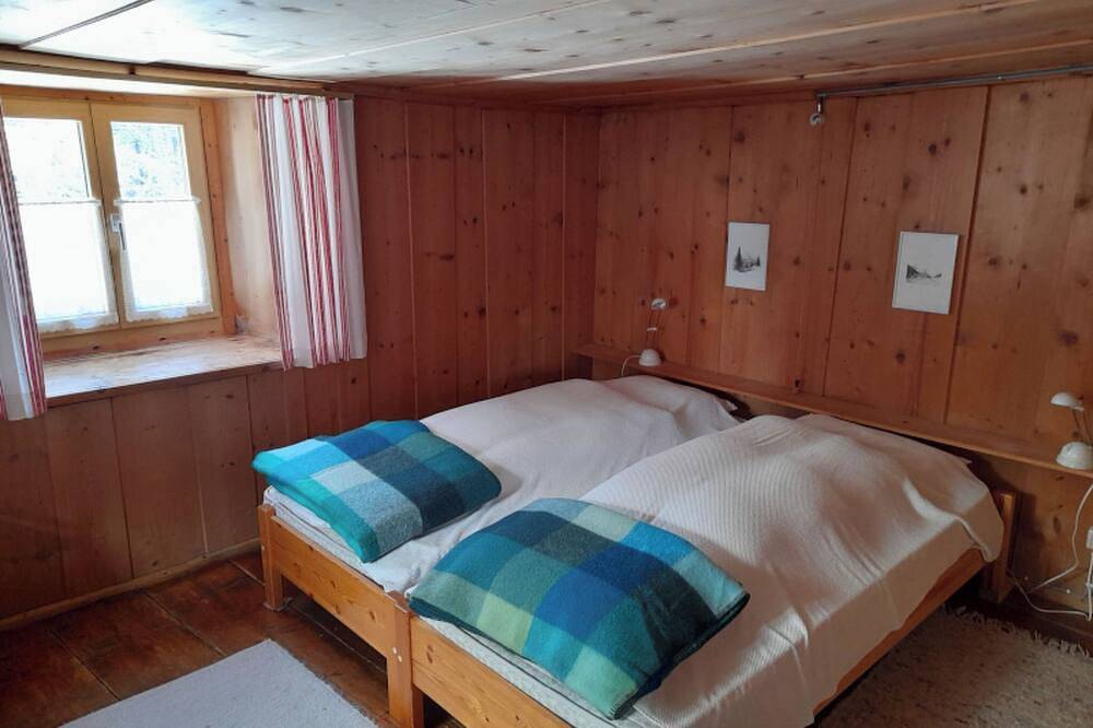 Ganze Wohnung, Ferienwohnungen Jörihus A&B, (Medels). in Rheinwald, Hinterrhein