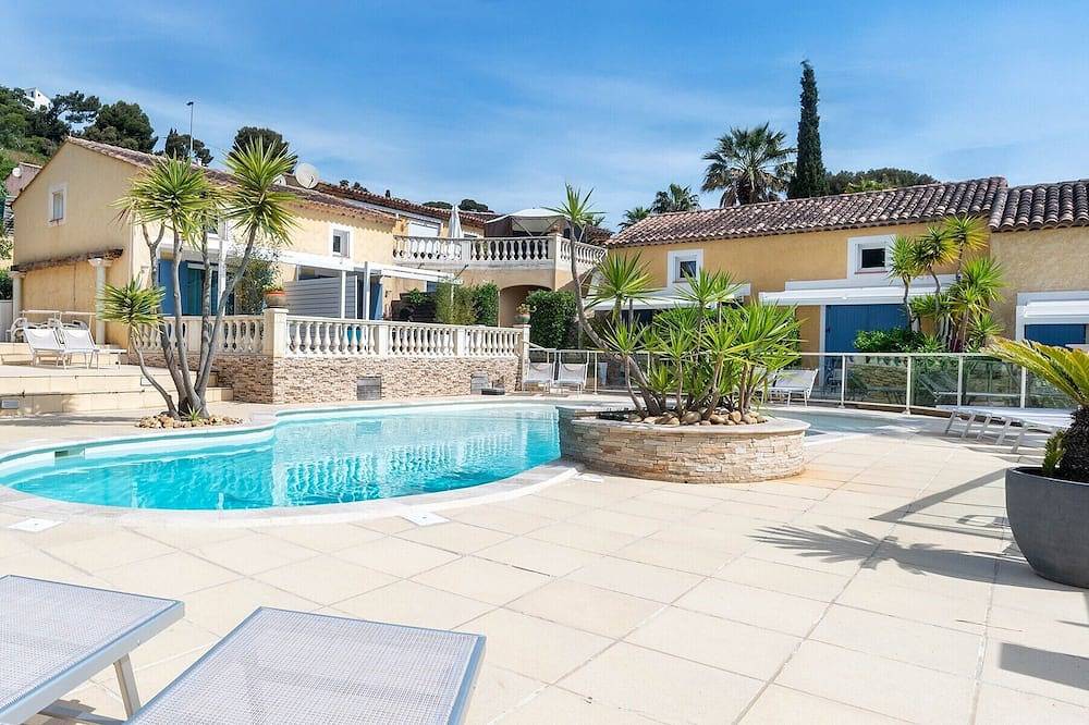 Heated pool - Gulf of St Tropez in Les Issambres, Roquebrune-sur-Argens