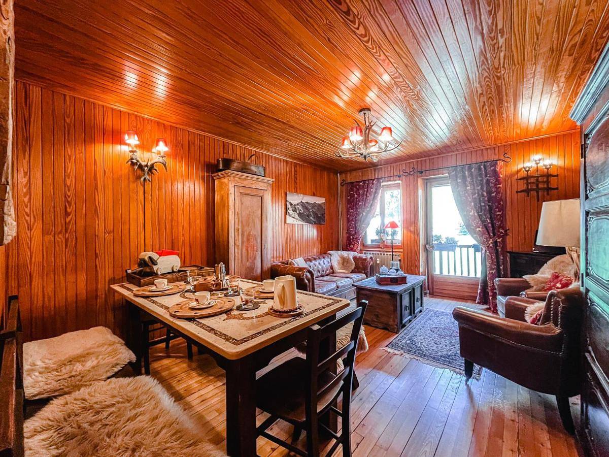 Appartement entier, Attico a Champoluc a 3 minuti dagli impianti con vista Monte Rosa in Champoluc, Ayas