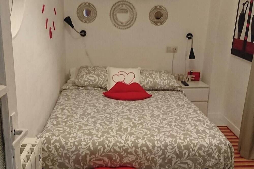 Entire apartment, Homerez - Apt in La Coruña with garden in La Coruña, Galician Coast