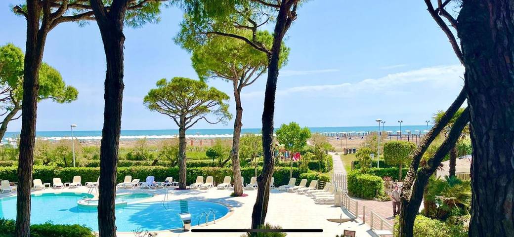 Appartamento per 2 persone, con giardino e idromassaggio nonché piscina per bambini e piscina in Eraclea Mare