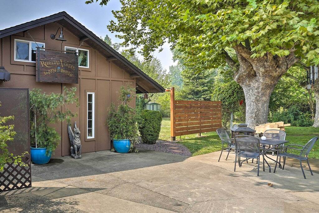 Modern Entertainment Getaway Off Sacramento River! in Shasta County