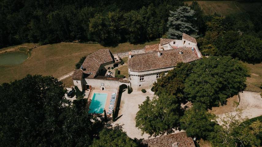 Maison de vacances pour 28 personnes, avec jardin et vue sur le lac ainsi que vue et piscine, animaux acceptés