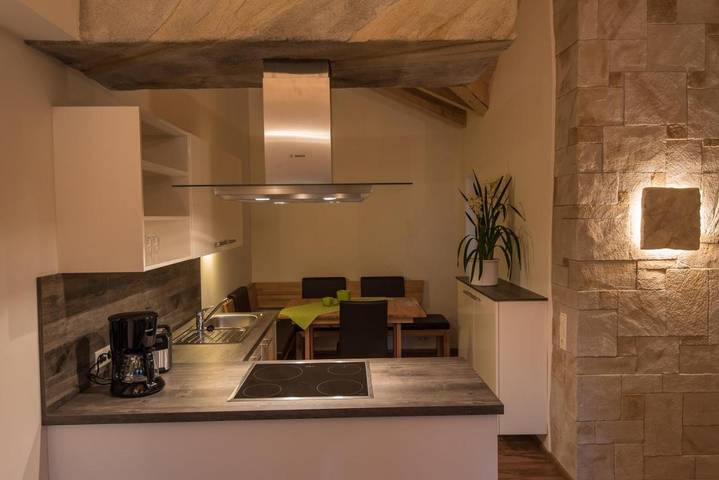 Ferienwohnung für 4 Personen, mit Terrasse und Garten sowie Pool und Sauna in Kaiserslautern