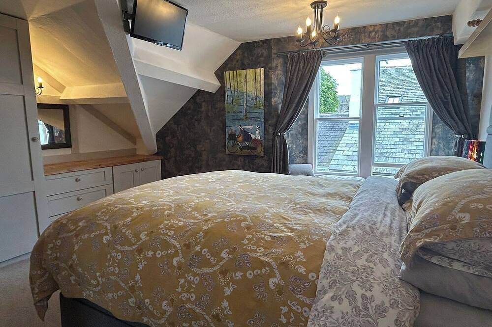 Entire apartment, Unique apartment in Cartmel centre. Unrivalled location.Garden.Fab views.Sleeps4 in Cartmel, Lake District