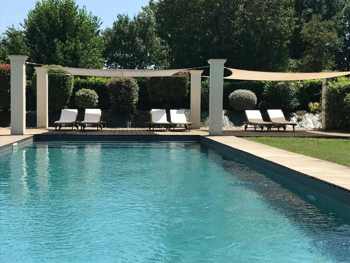 Location de vacances pour 30 personnes, avec Balcon et Terrasse ainsi que Jardin et Piscine à Garrevaques