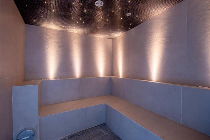 Hôtel pour 2 personnes, avec sauna et jacuzzi ainsi que jardin et piscine à Plonévez-Porzay - 3