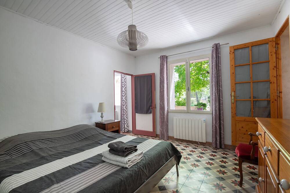 Mas provençal 14 people 5 minutes from l'Isle-sur-la sorgues in Le Thor, Vaucluse