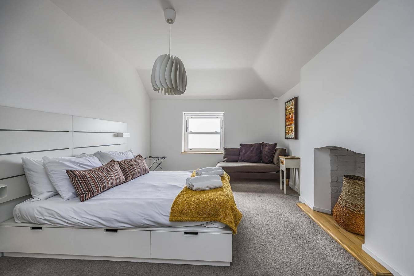 Entire apartment, Spacious Flat with Gorgeous Views - Pass the Keys in Bognor Regis, West Sussex