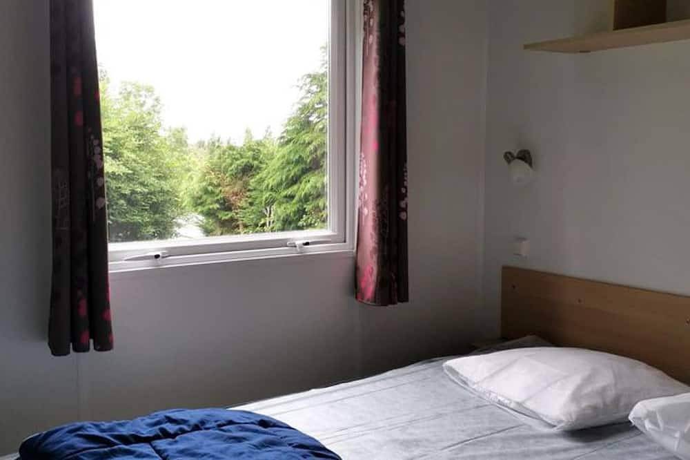 3-bedroom mobile home with terrace in Guégon in Guégon, Pontivy region