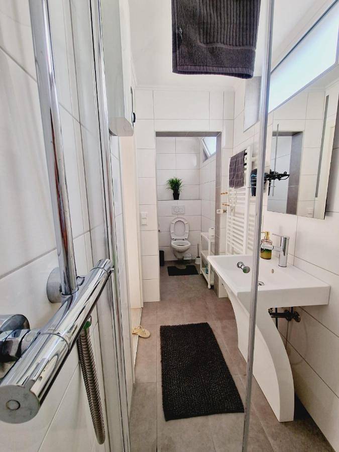 Cały apartament, Große Wohnung mit zwei Schlafzimmern und Terrasse in Bonn in Bonn, Nadrenia