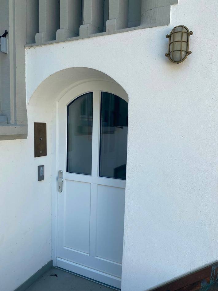 Ganze Ferienwohnung, Am See - Seeufer - Ferienwohnung, ca. 70 qm, 2 Zimmer, mit Garten und direktem Seezugang, max. 4 Personen in Friedrichshafen, Region Bodensee-Oberschwaben