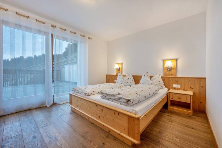 Entire apartment, Holiday Apartment "Maurerhof Abendrot" with Mountain View, Private Terrace & Wi-Fi in Vintl, Dolomiti Superski