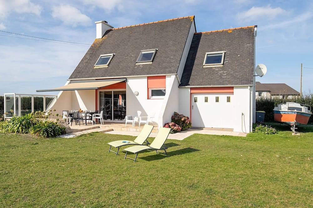 Echo de Vagues by Interhome in Kerlouan, Brest region