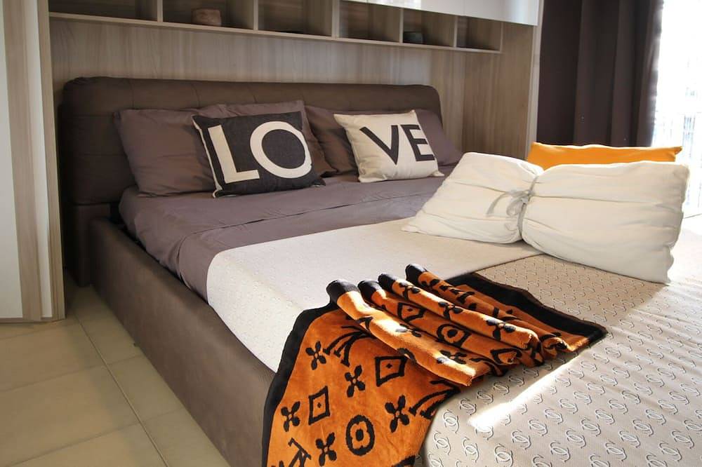 Entire apartment, Lubar beachfront holiday homes - 5-star quality and affordable price in Villa Rosa, Teramo Province