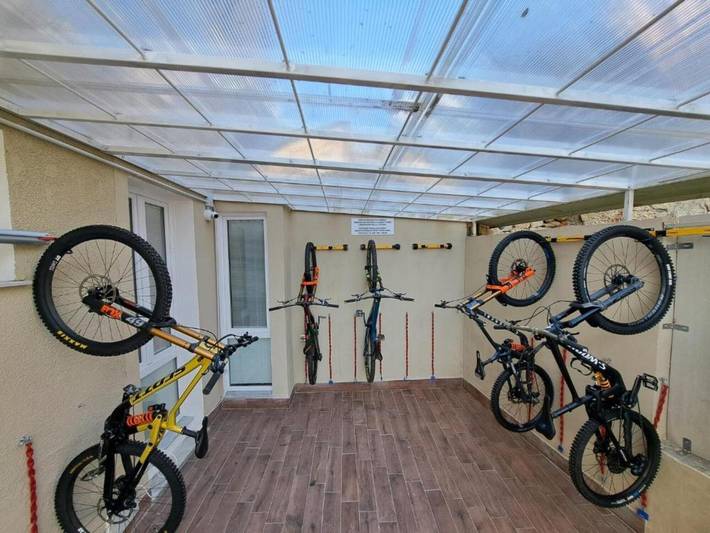 'Joyfül Accomodation Camera 2' met Wi-Fi en airconditioning in Bagni Castelletto beach, Finale Ligure Gemeente