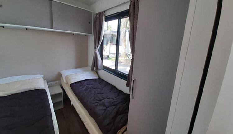 Camping für 6 Personen, mit Garten und Pool sowie Kinderpool in San Felice del Benaco - 2