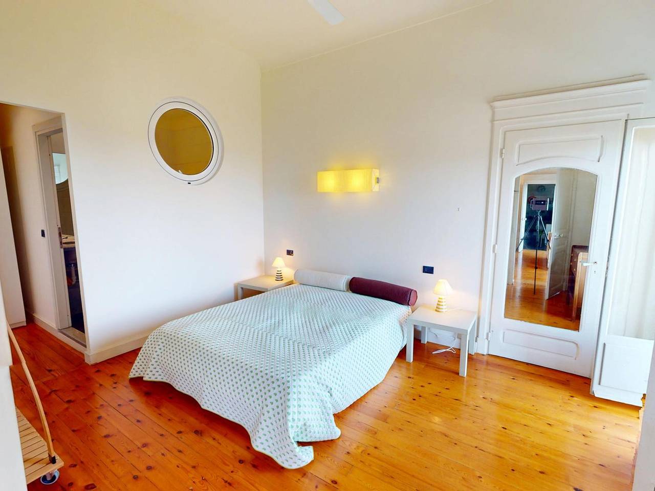 Entire apartment, Spacious 3P in quiet palace, sea view in Menton in Menton, Mediterranean Coast (France)