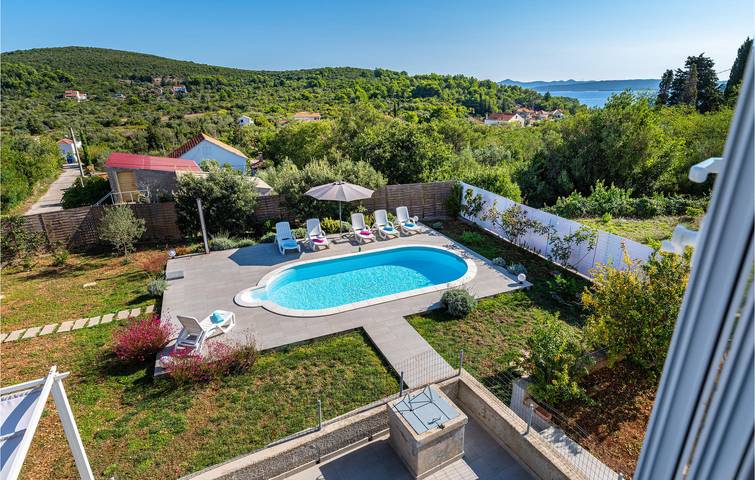 Geräumig, 2,5 km vom Strand entfernt: WLAN, Pool, Terrasse und Parkplatz inklusive in Sali, Dugi Otok