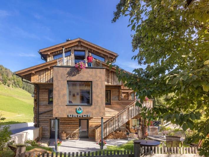 Ferienhaus für 4 Personen, mit Balkon und Whirlpool sowie Terrasse und Garten in Lesachtal