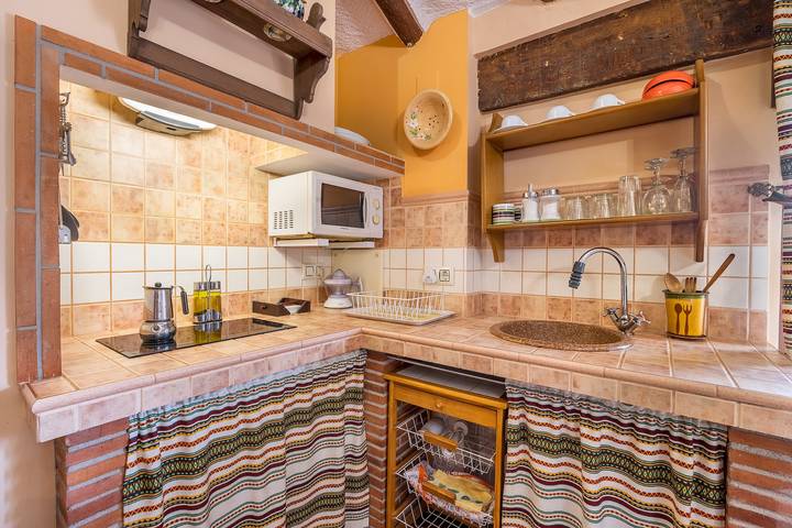 Apartamento entero, Apartamento 'Tomillo' con vistas a la montaña, Wi-Fi y aire acondicionado in Hinojares, Parque natural de las Sierras de Cazorla y Segura