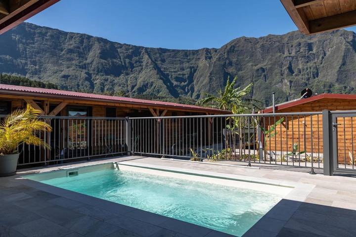 Maison d’hôte pour 3 personnes, avec jardin et vue ainsi que piscine et sauna