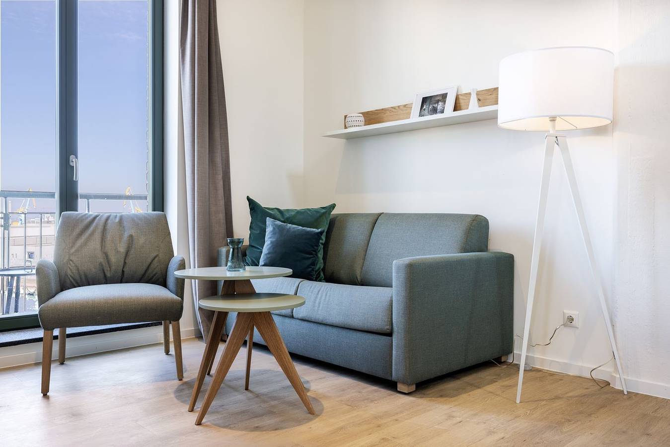 Ganze Wohnung, Lichtdurchflutetes Hafenapartment mit Panoramaausblick, Dachterrasse und Balkon in Wismar, Nordwestmecklenburg (Wismar und Umgebung)