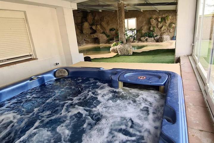 Chalet para 12 personas, con jacuzzi además de piscina y jardín en Castilla-La Mancha - 2