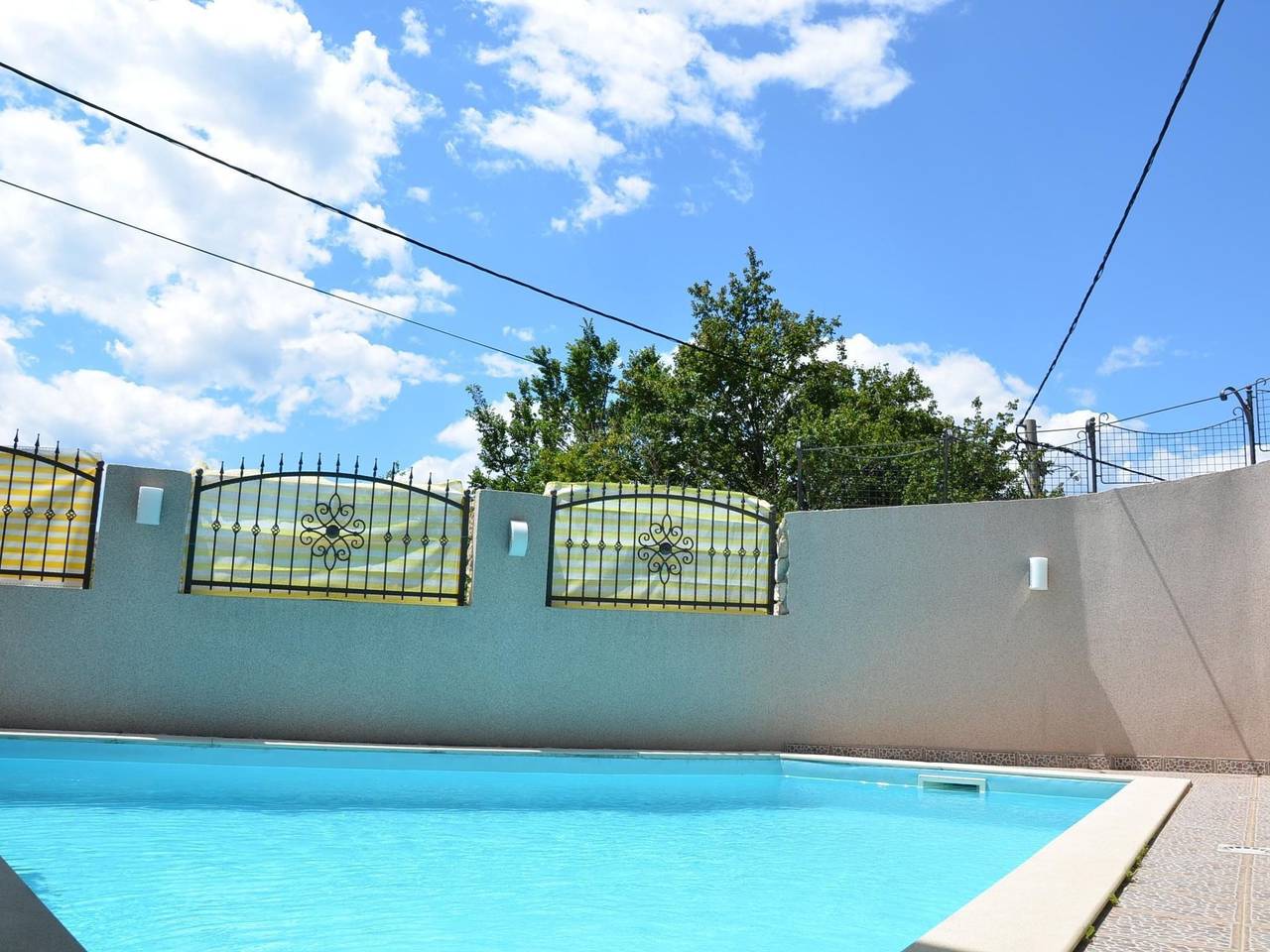 Großes Ferienhaus mit eigenem Pool und Terrasse in Grizane, Primorje-Gorski Kotar