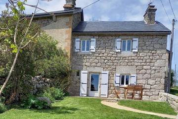 Location de vacances pour 6 personnes, avec terrasse et jardin à Saint-Denis-en-Margeride