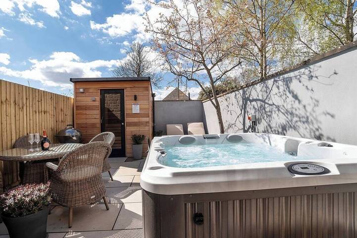Holiday rental for 4 people, with hot tub and garden, with pets in Helmsley