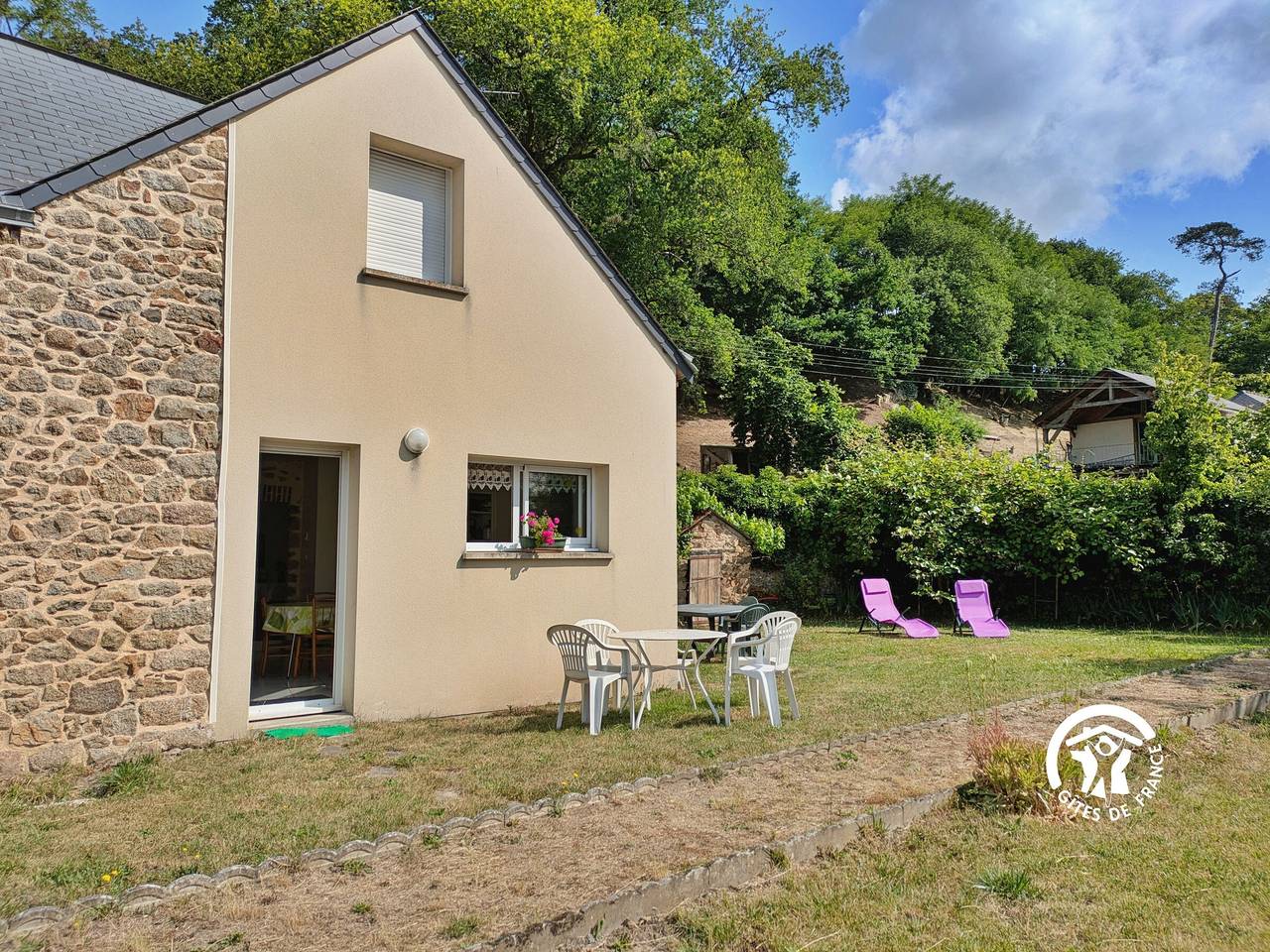 Gîte à Alexain près de l'écluse, animaux admis, parking, max 6 pers in Alexain, Mayenne