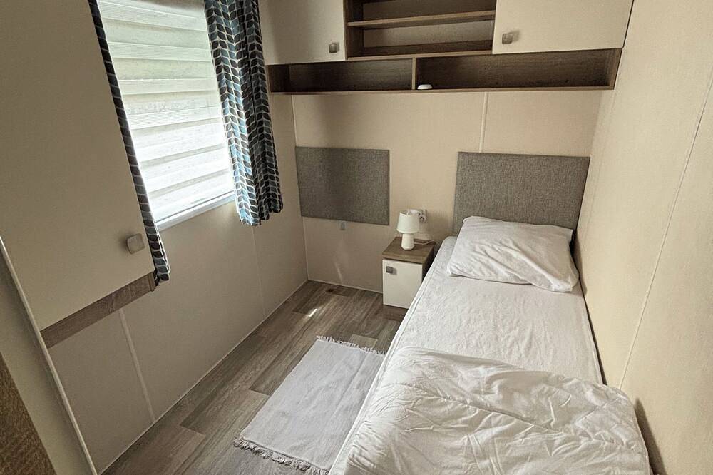 Mobilhome Situé au Bois D'amour de Dinard in Dinard, Région de Saint-Malo
