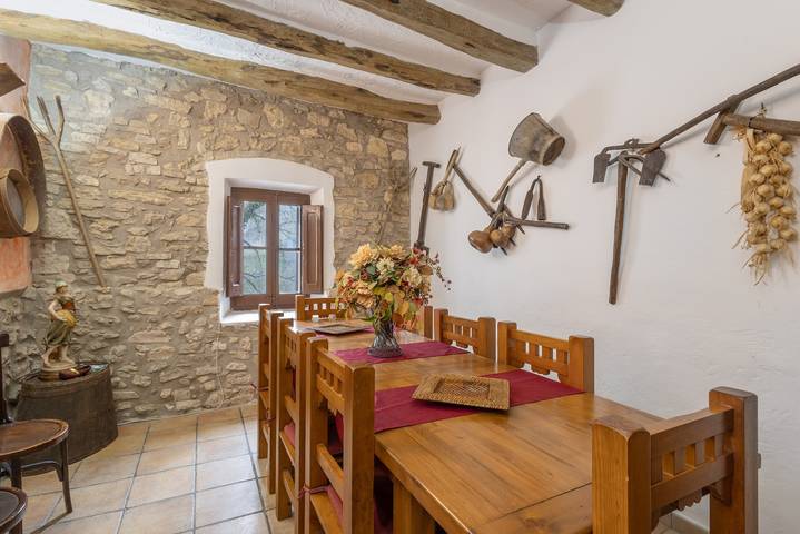 Chalet 'Can Pavet' avec vue montagne, piscine privée et Wi-Fi in Alt Penedès, Barcelone l'intérieur des terres