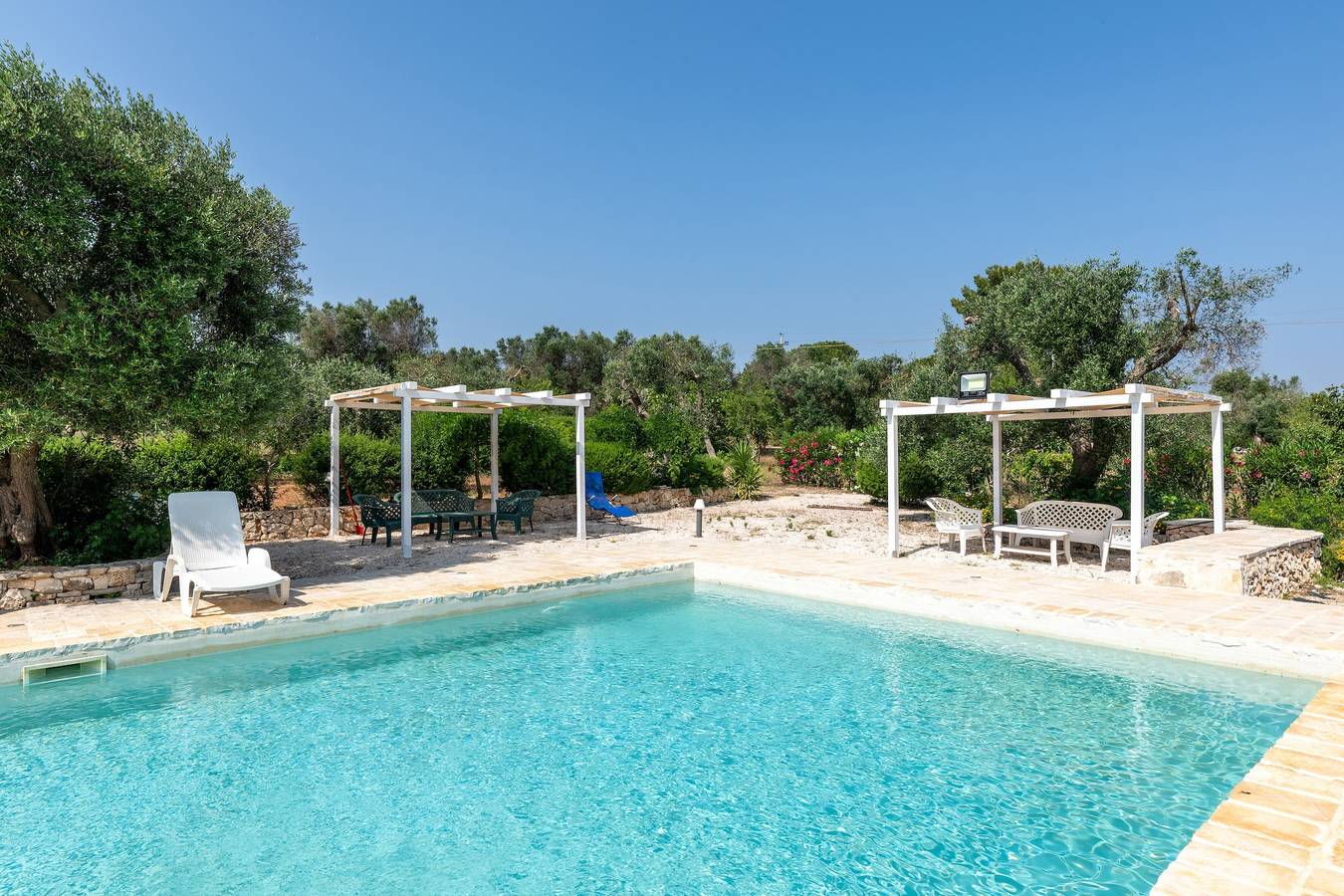 Appartamento intero, Appartamento 'Girasole' con piscina condivisa, Wi-Fi e aria condizionata in Ceglie Messapica, Salento