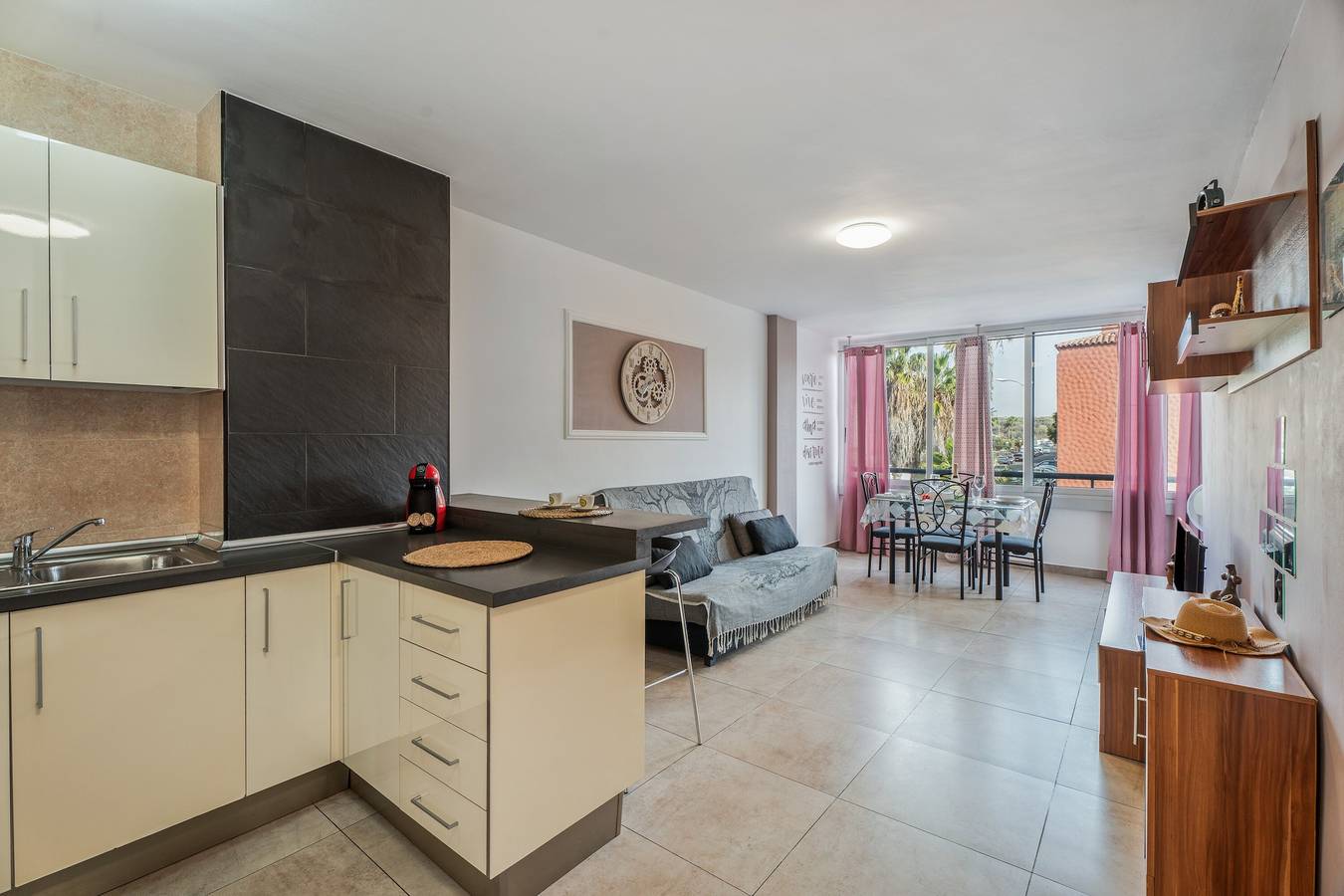 Apartamento entero, Vacaciones 'Chasna' con Piscina Compartida, Jardín Compartido y Wi-Fi in Costa del Silencio, Arona 