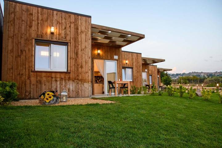 Camping para 6 personas, con jardín además de terraza y vistas en Sicilia
